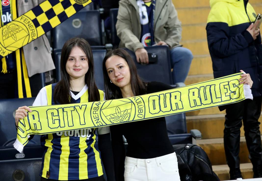 Fenerbahçe Fatih Karagümrük maçından çok özel fotoğraflar: Geri dönüş coşkusu tribünlere böyle yansıdı 12